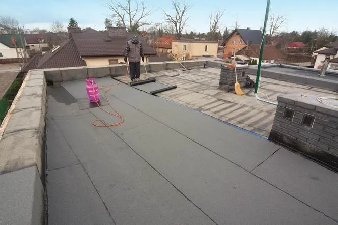 Zdjęcie Jaka papa na fundament? Najlepszy wybór i porady ekspertów