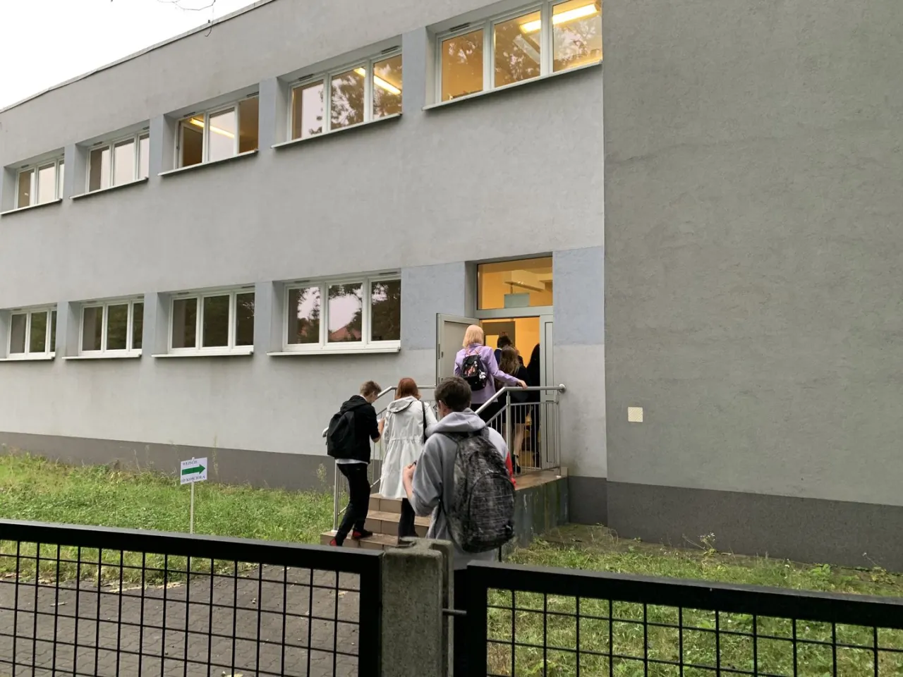 Zdjęcie Czym jest nauczanie hybrydowe? Zrozum jego zalety i wyzwania