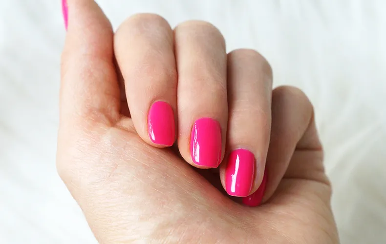 Zdjęcie Jak usunąć przebarwienia na hybrydzie i cieszyć się idealnym manicure