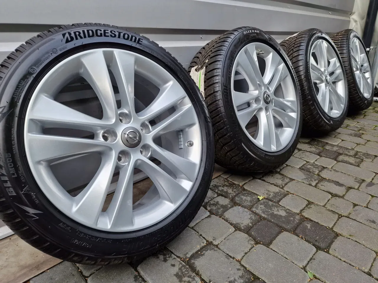 Zdjęcie Opel astra j jakie opony wybrać, aby uniknąć kosztownych błędów
