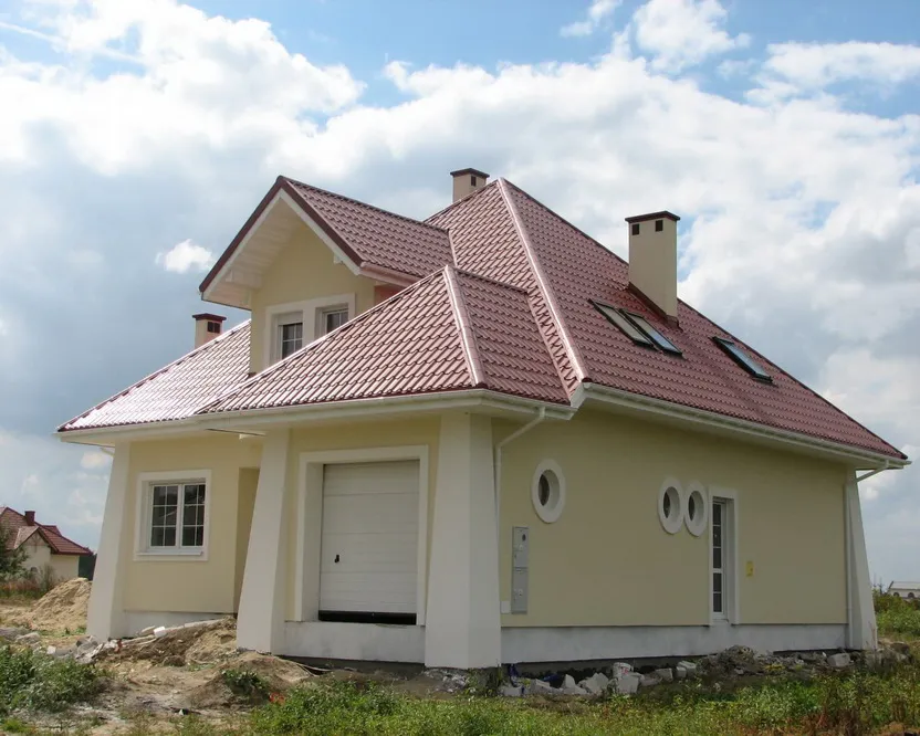 Zdjęcie Czerwony dach jaka elewacja? 5 idealnych kolorów i wskazówki