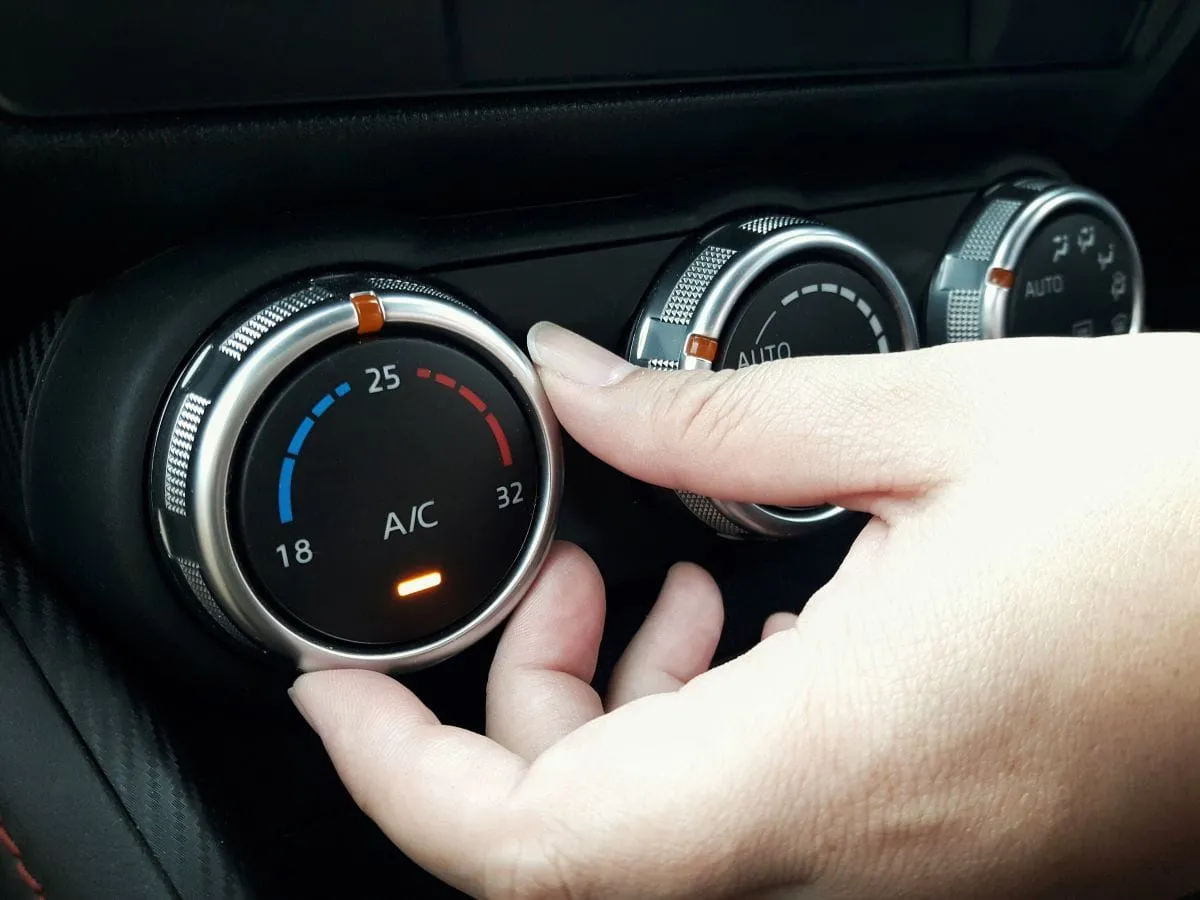 Zdjęcie Za dużo oleju w klimatyzacji objawy – jak uniknąć kosztownych napraw
