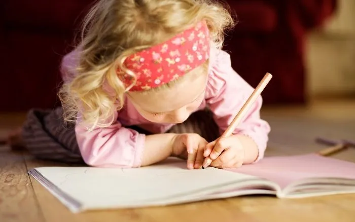 Zdjęcie Czym różnią się zeszyty dla leworęcznych - wszystkie różnice i funkcje