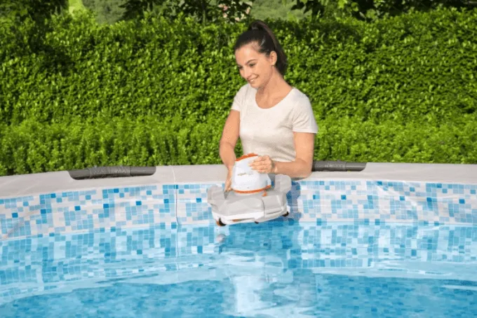 Zdjęcie Jak umyć basen ogrodowy po sezonie? Skuteczny poradnik