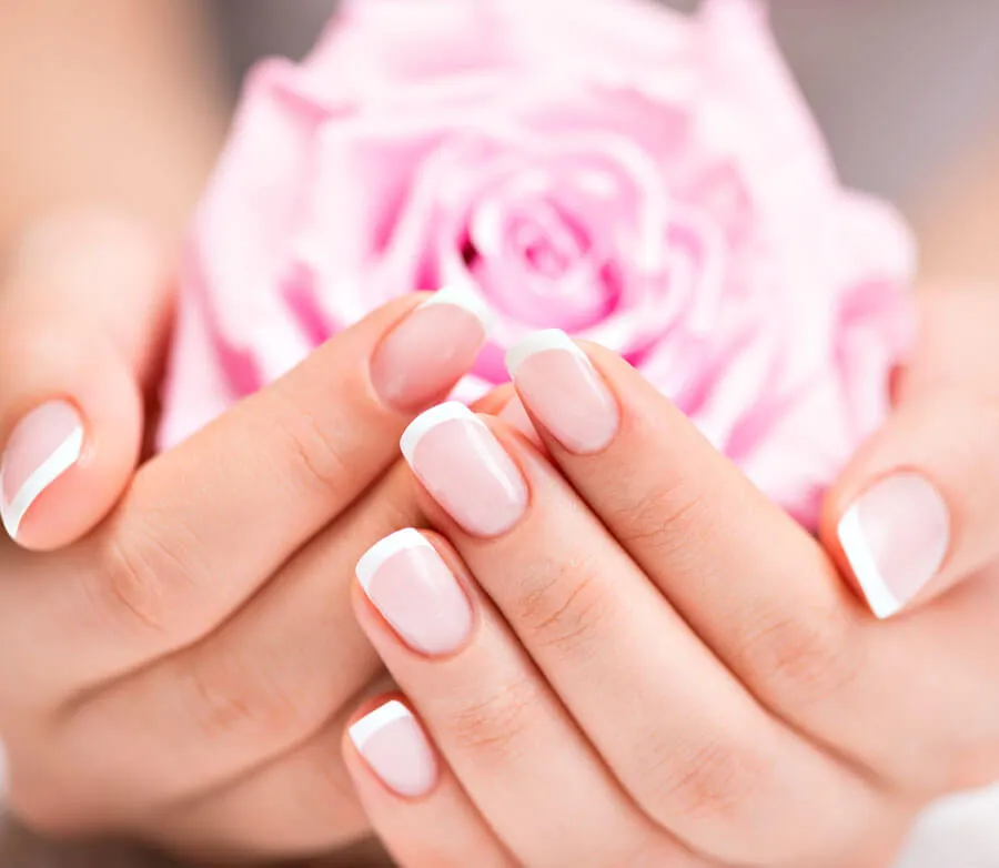 Zdjęcie Co to jest manicure klasyczny? Odkryj jego zalety i proces pielęgnacji