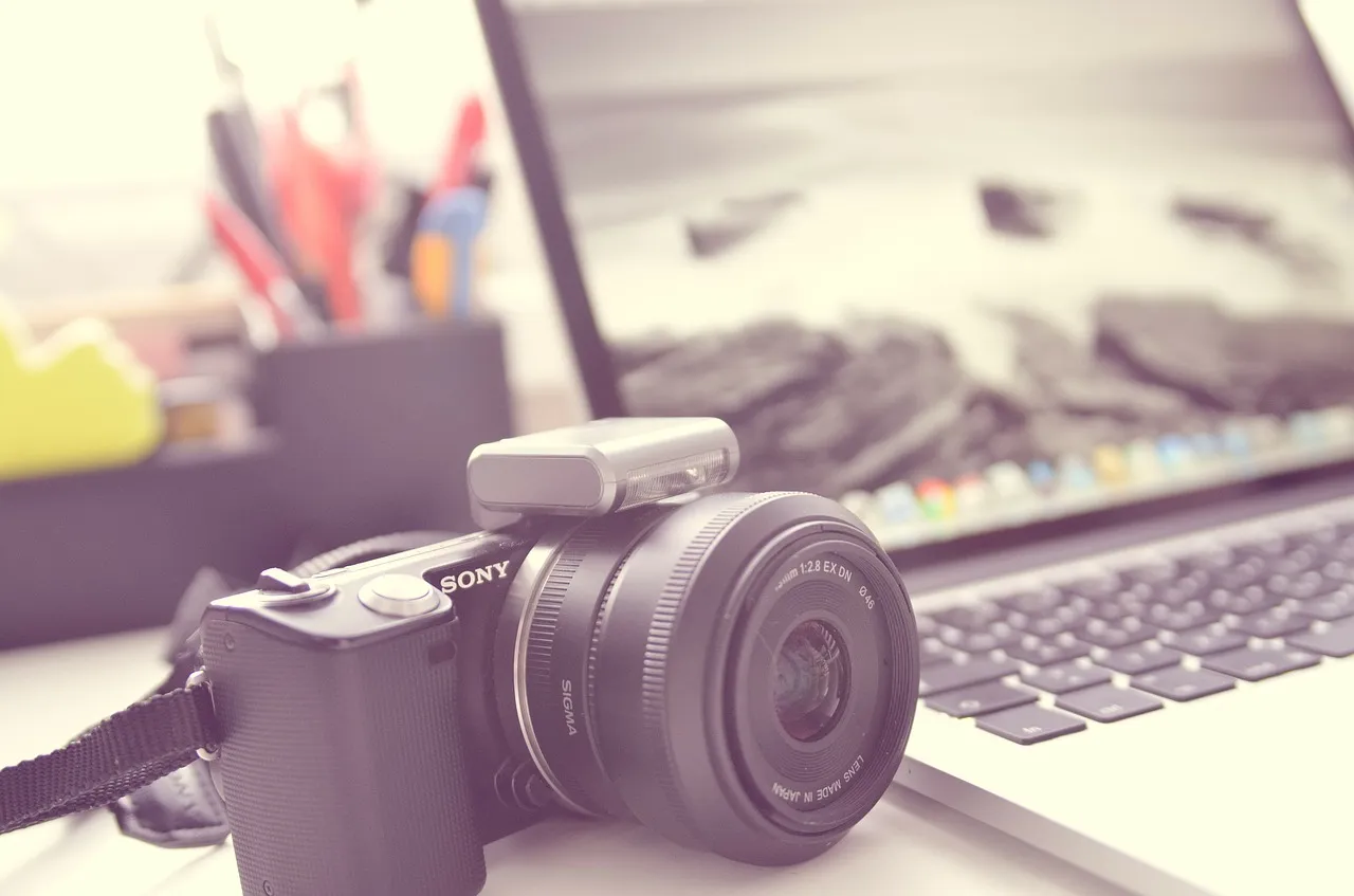 Zdjęcie Jaki aparat dla początkującego fotografa? Wybierz najlepszy bez błędów i strat!