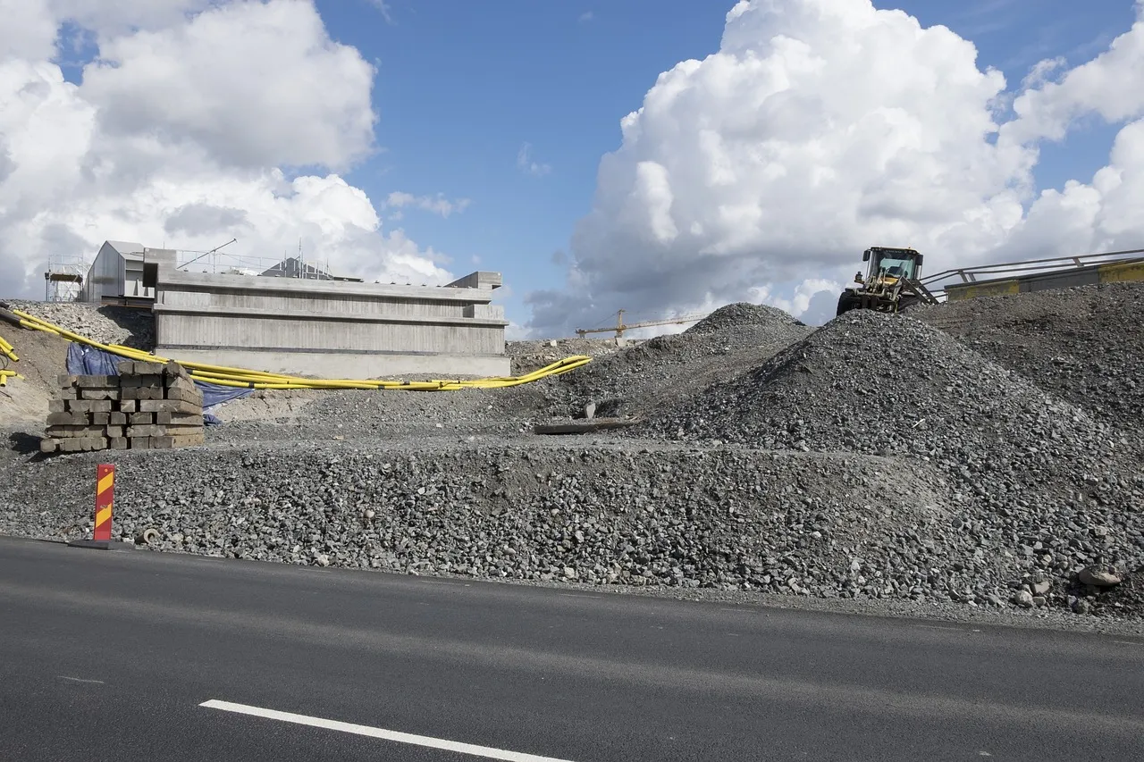 Zdjęcie Ile kosztuje tona żwiru do betonu? Sprawdź, jak nie przepłacić za materiał budowlany