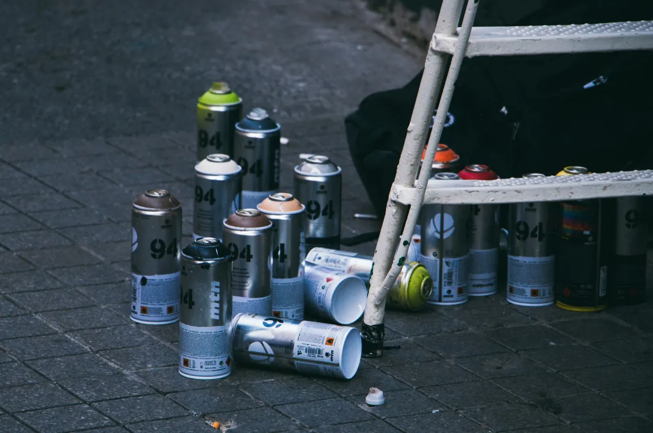 Zdjęcie Gdzie wyrzucić spray? Uniknij błędów w utylizacji aerozoli i chroń środowisko