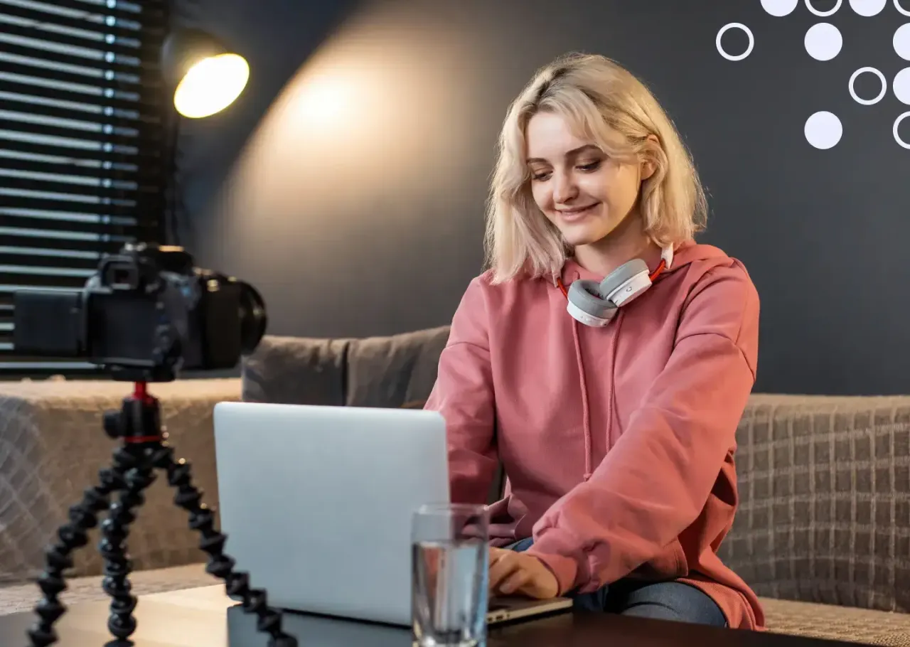 Zdjęcie Content creator co to? Poznaj jego rolę, zadania i umiejętności