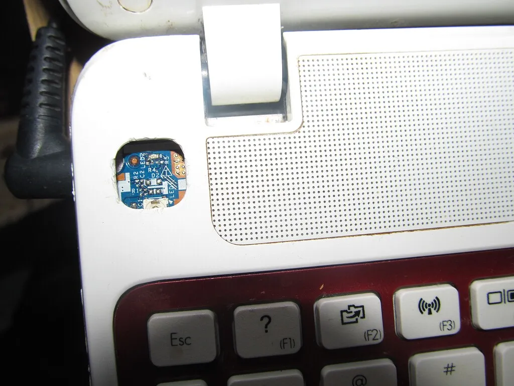 Zdjęcie Jak włączyć laptopa ASUS bez przycisku power - proste metody i porady