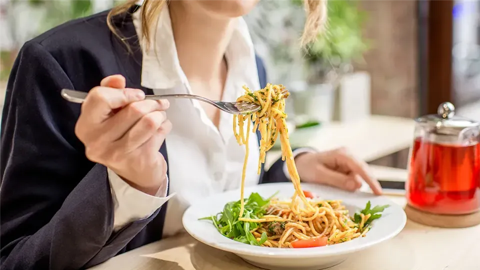 Zdjęcie Ile waży makaron spaghetti? Poznaj idealne porcje i kalorie