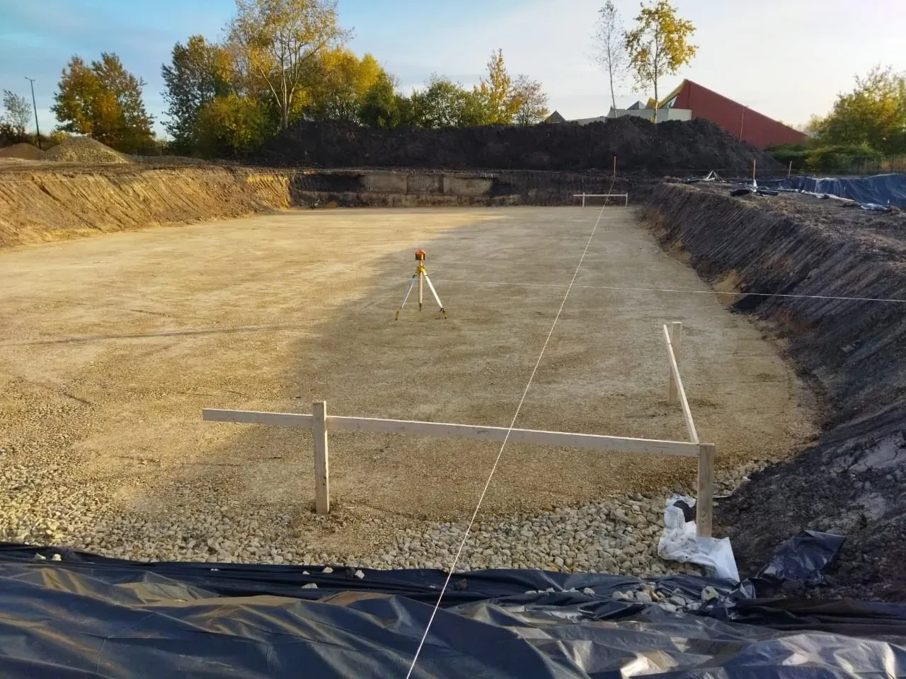 Zdjęcie Niwelacja terenu co to jest i dlaczego jest kluczowa w budownictwie