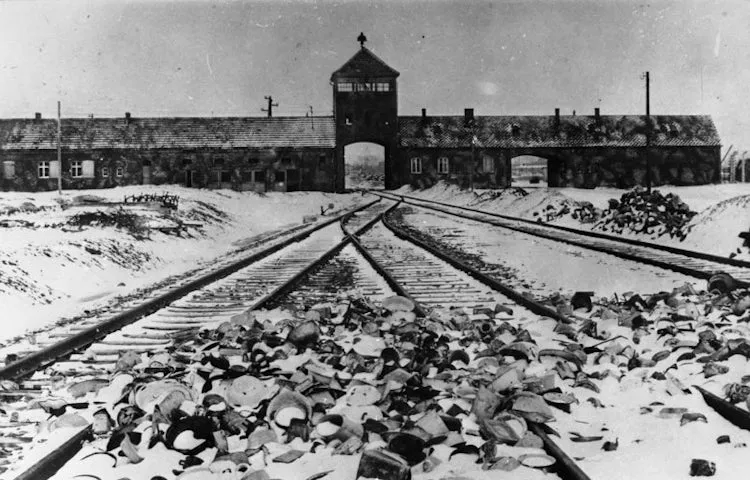 Zdjęcie Auschwitz z lotu ptaka - szokujące zdjęcia obozu koncentracyjnego