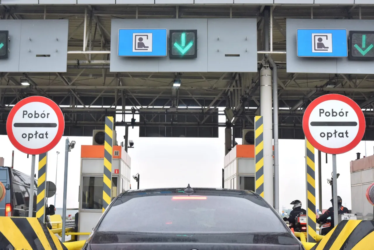 Zdjęcie Czy można płacić kartą na autostradzie A1? Sprawdź, co musisz wiedzieć