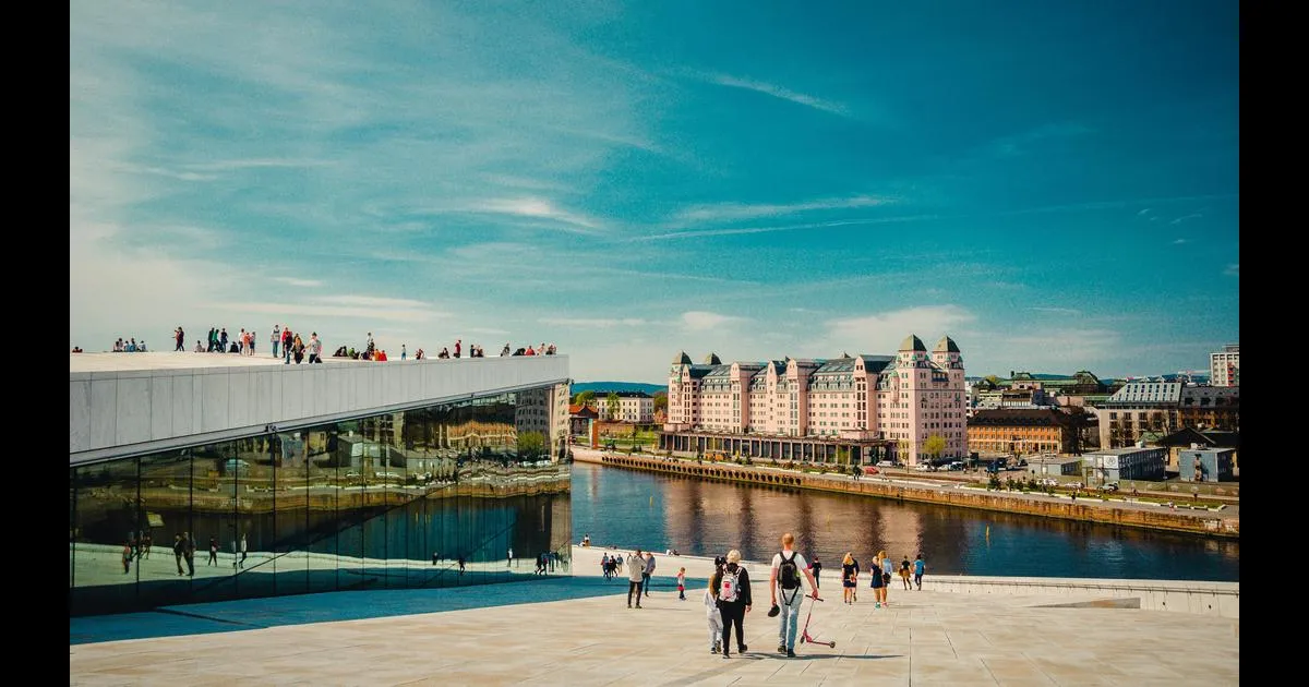 Zdjęcie Ile trwa lot do Oslo z Polski? Czasy lotów i porady dla podróżnych
