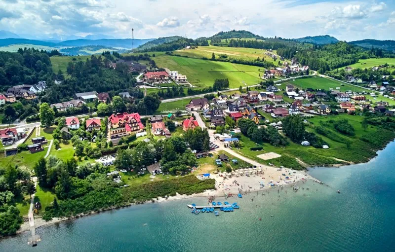 Zdjęcie Odkryjmy magię Czorsztyńskiego jeziora w sercu gór. Powody wizyty