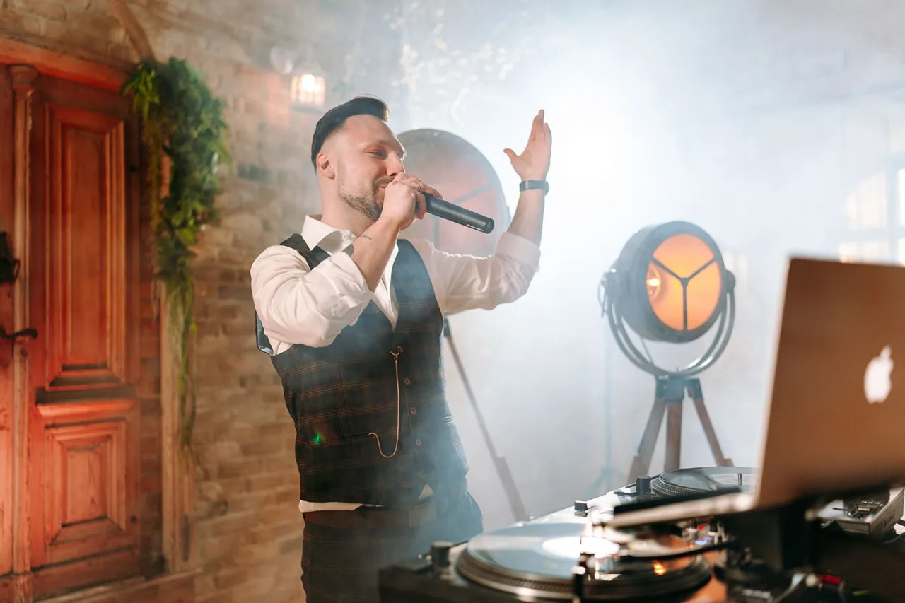 Zdjęcie O co pytać DJ-a weselnego, aby uniknąć rozczarowania na weselu