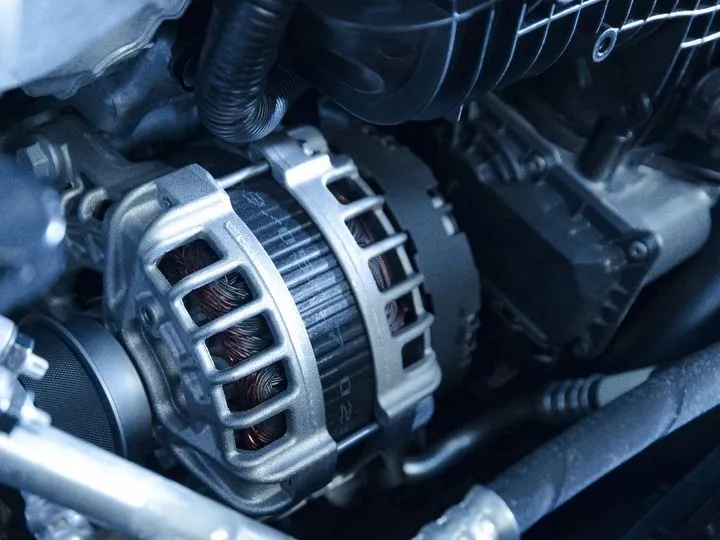 Zdjęcie Objawy awarii alternatora w Fordzie Focus MK2 – co musisz wiedzieć