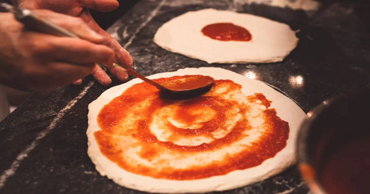Zdjęcie Sos do pizzy jak z pizzerii – idealny przepis na smak Włoch