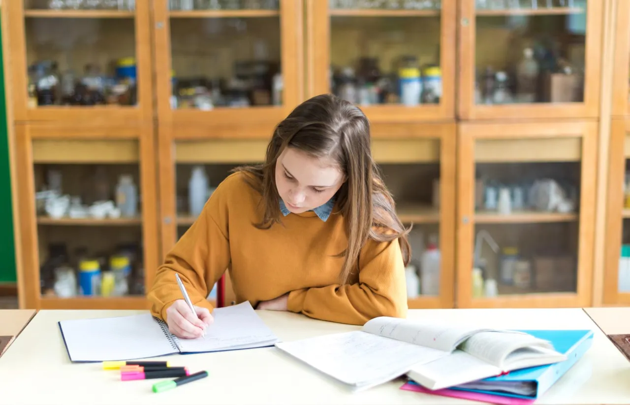 Zdjęcie Fizyka która klasa? Dowiedz się, kiedy zaczyna się nauka fizyki