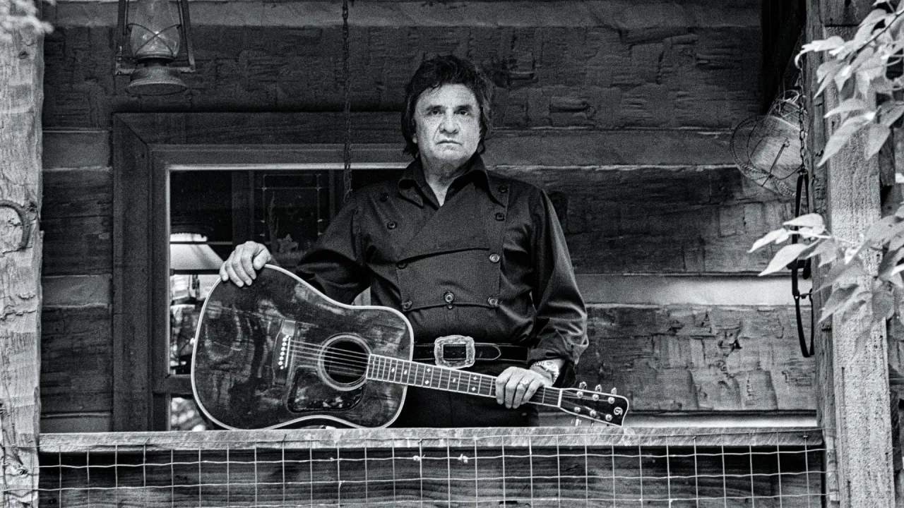 Zdjęcie Kto śpiewa w filmie "Johnny"? Poznaj artystów i utwory