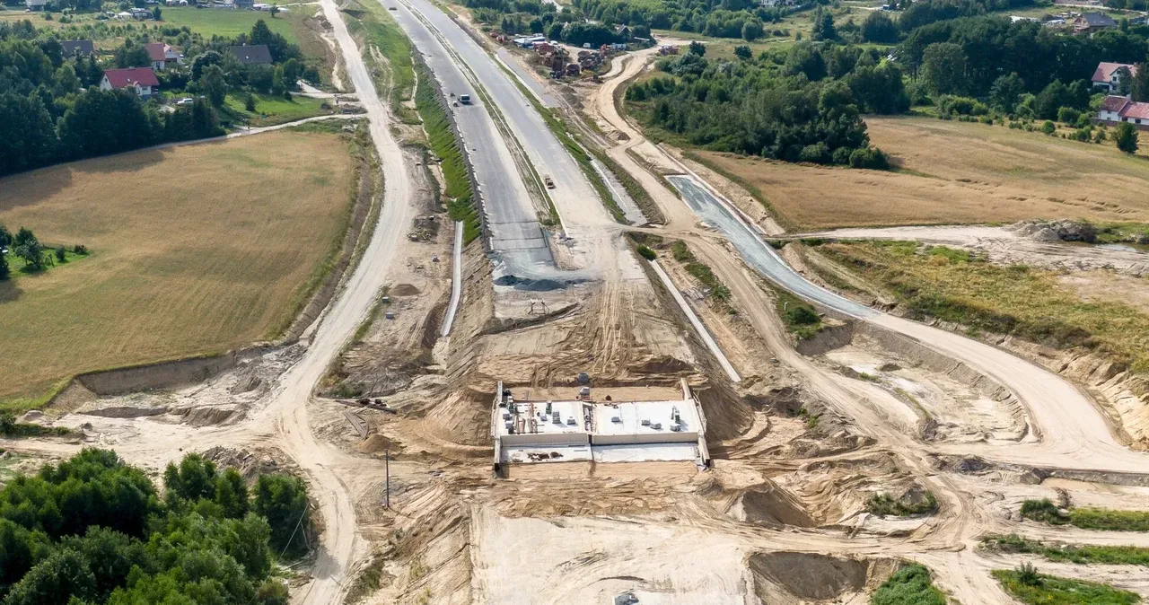 Zdjęcie Ile kosztuje budowa drogi? Poznaj ukryte wydatki i ceny za m²