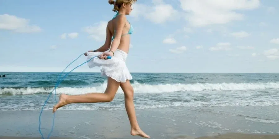 Zdjęcie Skakanka czy bieganie: Które ćwiczenie lepiej wspiera odchudzanie?