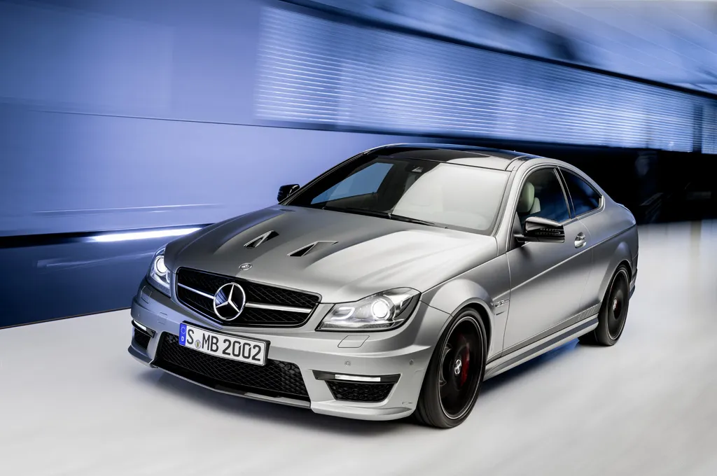 Zdjęcie Mercedes-Benz C 63 AMG: osiągi, porównania i opinie użytkowników