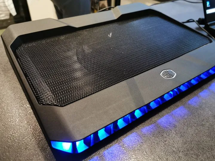 Zdjęcie Najlepsze podkładki chłodzące pod laptopa – uniknij przegrzewania i hałasu