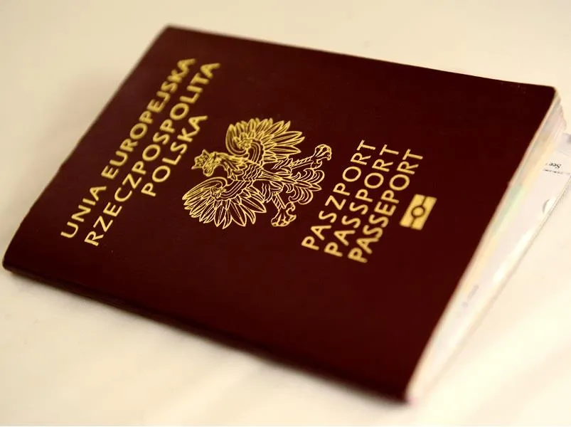 Zdjęcie Czy paszport trzeba wyrabiać w miejscu zameldowania? Oto prawda