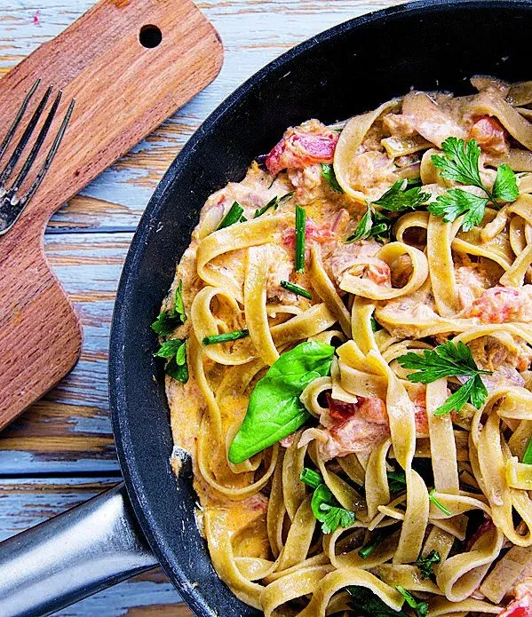 Zdjęcie Najlepsze dania z makaronem spaghetti - 10 sprawdzonych przepisów krok po kroku
