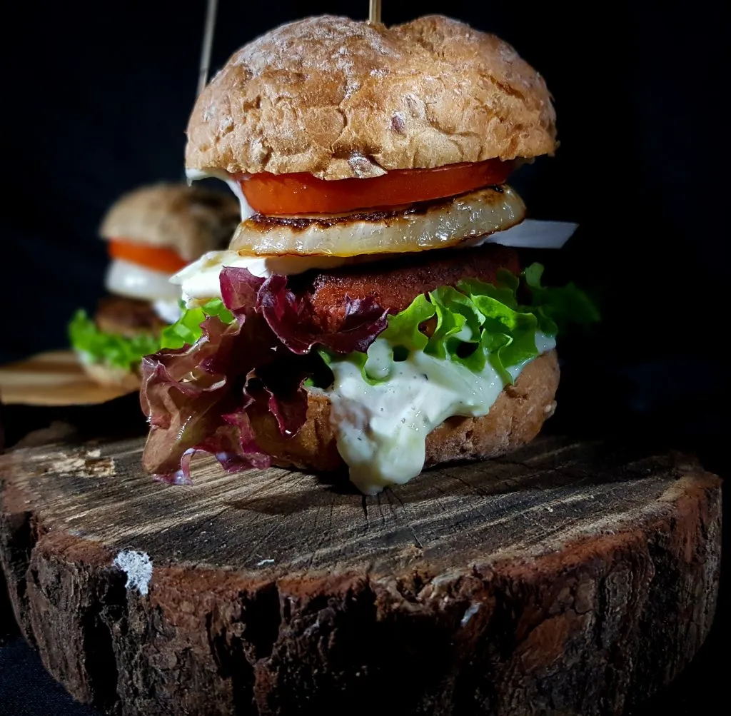Zdjęcie Skąd pochodzą burgery? Zaskakująca historia ich ewolucji