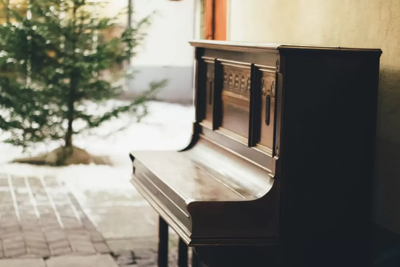 Zdjęcie Co lepsze fortepian czy pianino – wybierz idealny instrument dla siebie