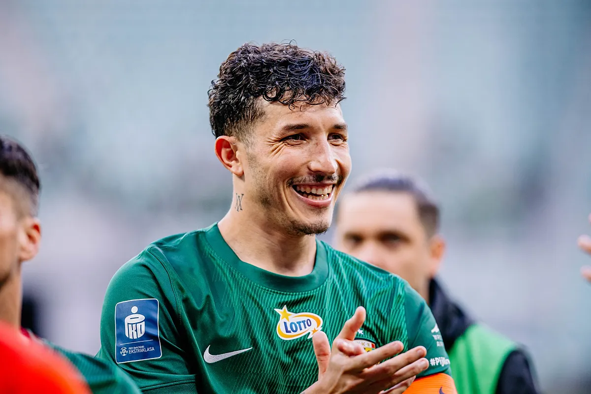 Zdjęcie Erik Expósito statystyki: Niezwykłe osiągnięcia i wyniki w Al-Ahli SC