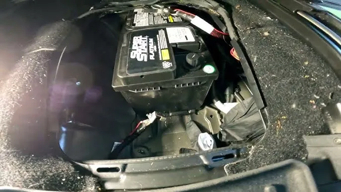 Zdjęcie Gdzie jest akumulator w Jeep Grand Cherokee? Odkryj jego lokalizację