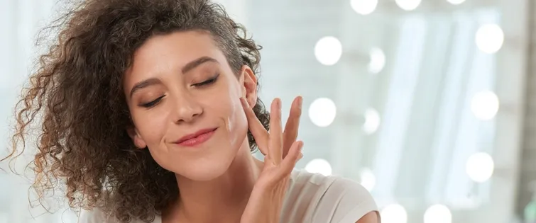 Zdjęcie Czy serum do twarzy się zmywa? Oto, co musisz wiedzieć o aplikacji