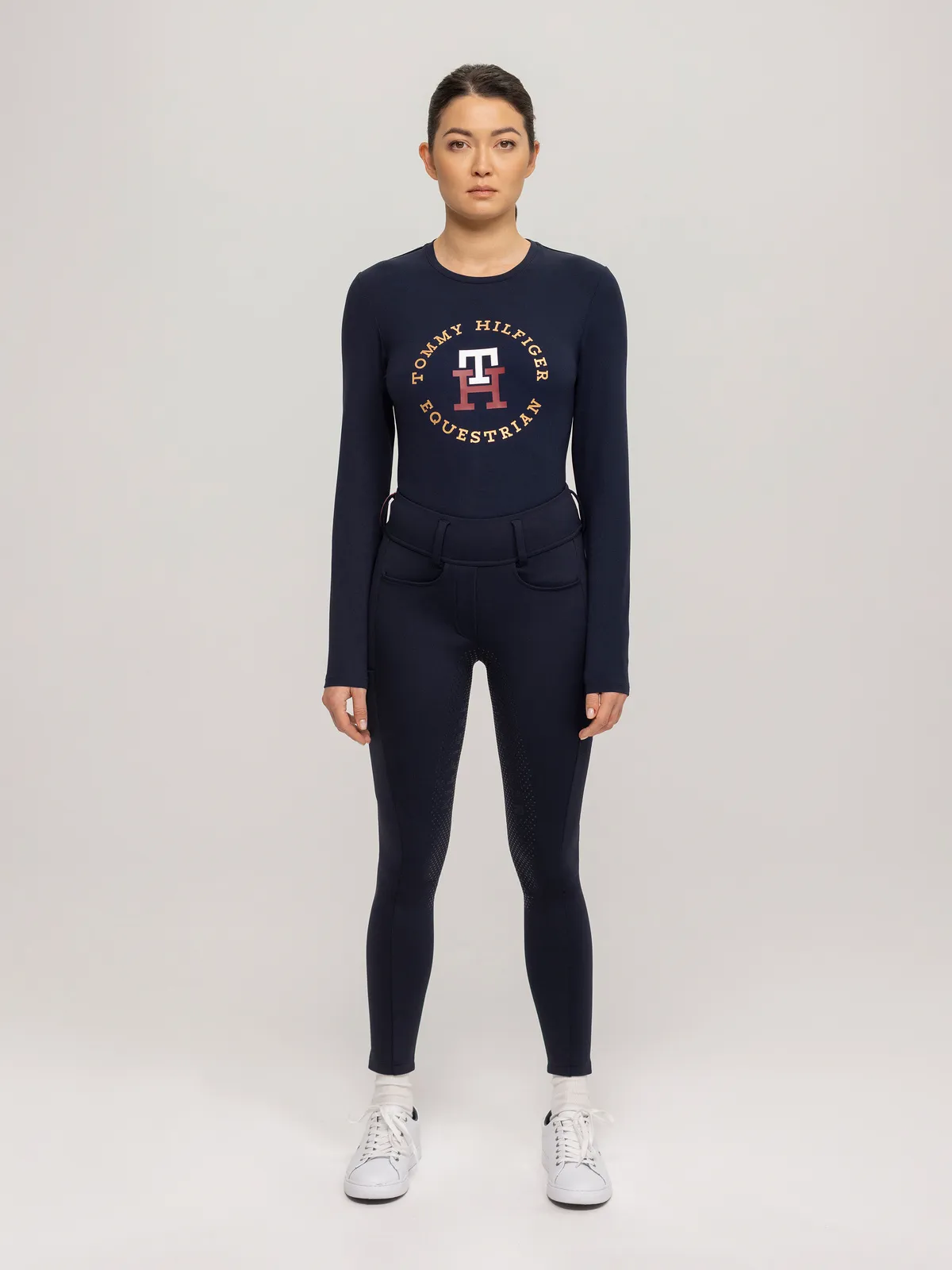 Zdjęcie Tommy Hilfiger jeździectwo – elegancka odzież dla pasjonatów jeździectwa