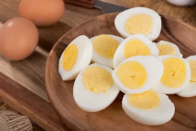 Zdjęcie Ile kcal ma jajko? Poznaj kaloryczność różnych rodzajów jajek