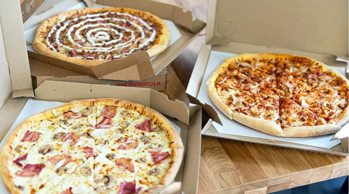 Zdjęcie Duża pizza Domino's ile cm? Odkryj jej zaskakujące wymiary!