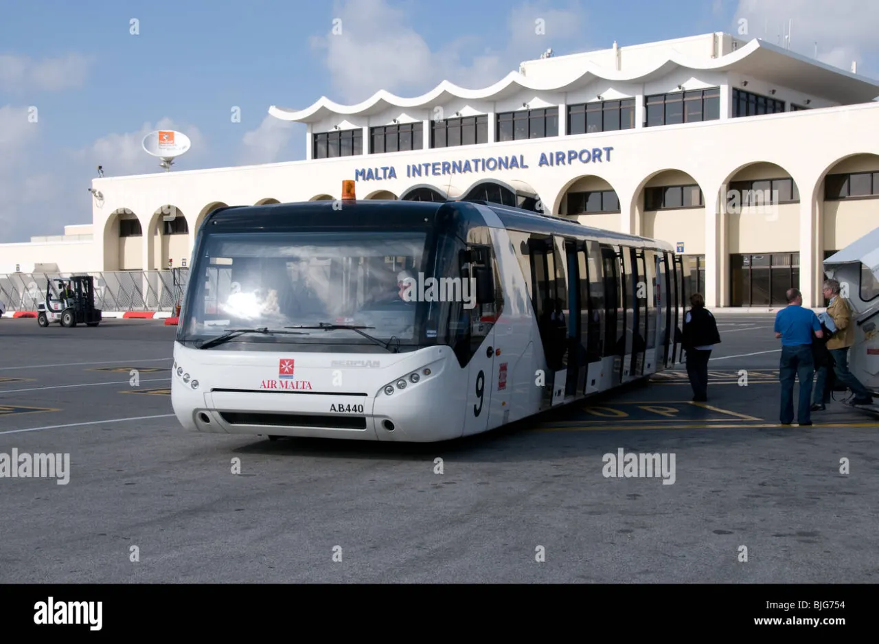 Zdjęcie Malta - jak dojechać z lotniska? Wybierz najlepszy transport na wyspie