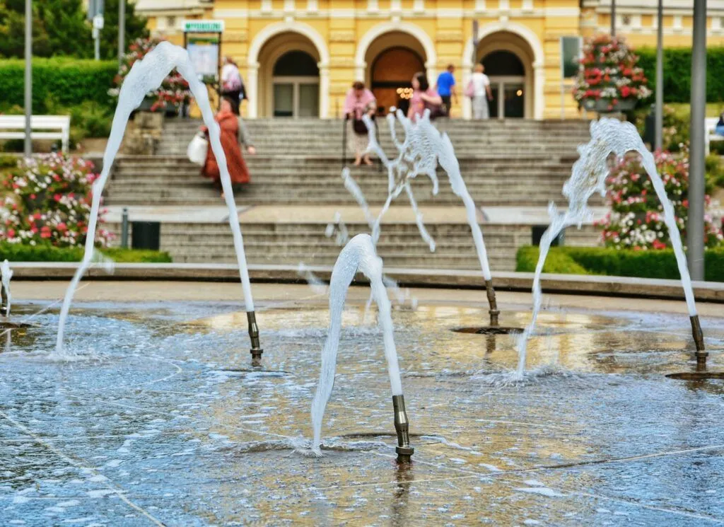 Zdjęcie Dlaczego warto odwiedzić Park Zdrojowy w Lądku-Zdroju? Odkryjmy!