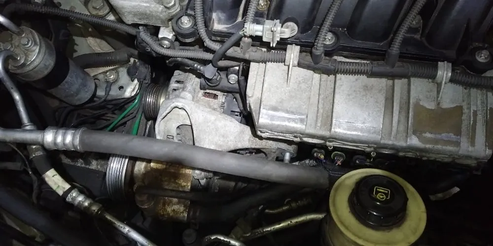 Zdjęcie Jak samodzielnie wyjąć alternator w Renault Megane Scenic – krok po kroku bez błędów