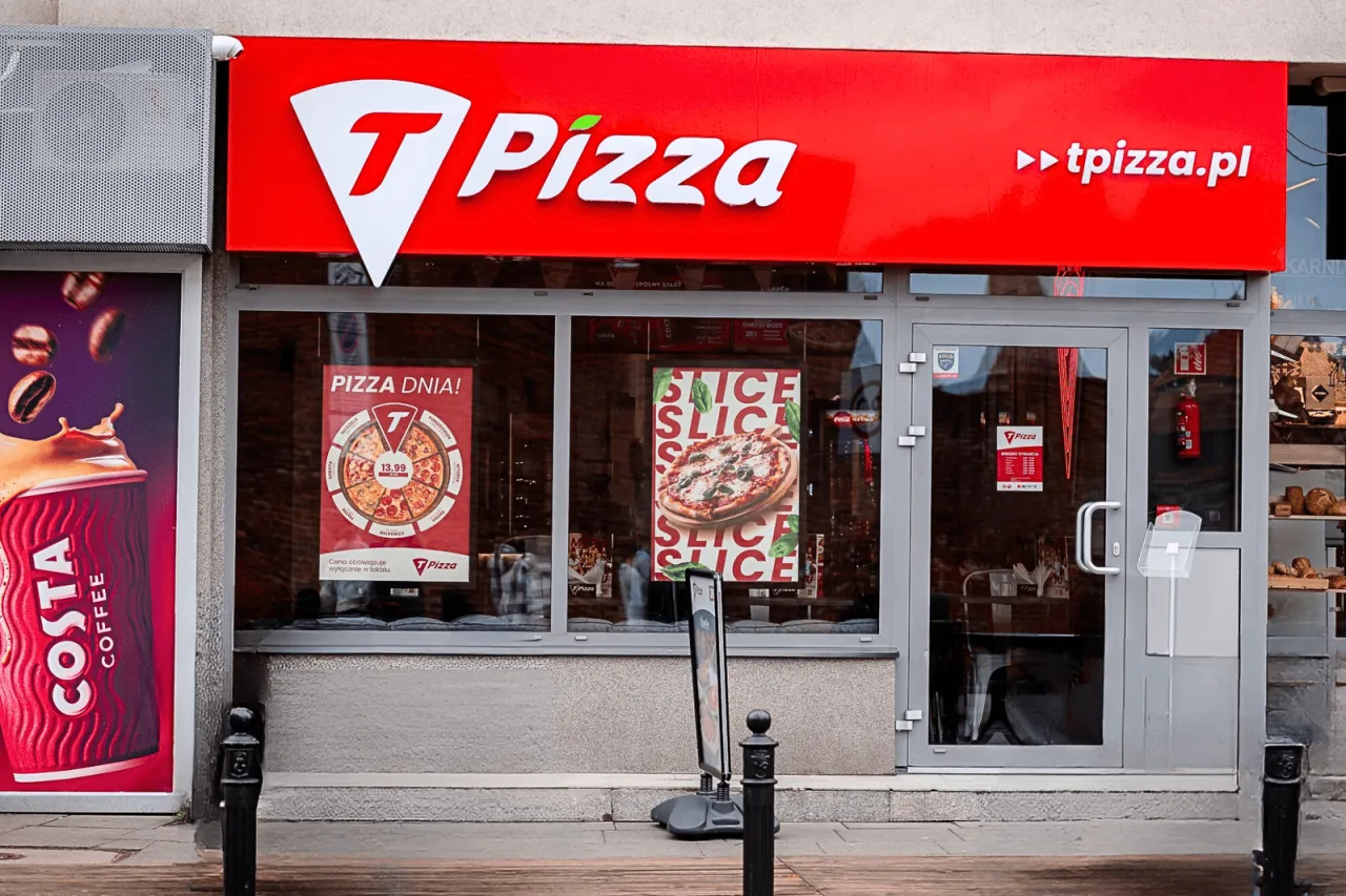 Zdjęcie Czy do hotelu można zamówić pizzę? Sprawdź zasady i opłaty