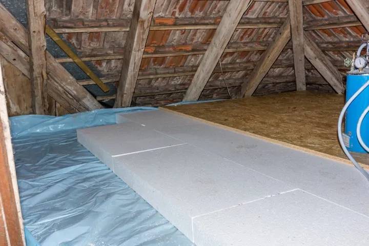 Zdjęcie Jaki styropian na strop poddasze nieużytkowe? Oto najlepsze opcje izolacji