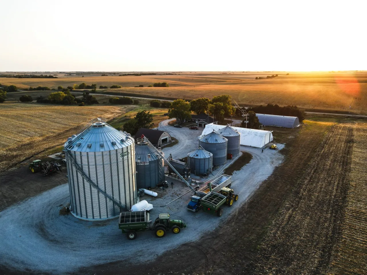 Zdjęcie Budowa budynku gospodarczego 300m2 na zgłoszenie – nowe przepisy i wymagania