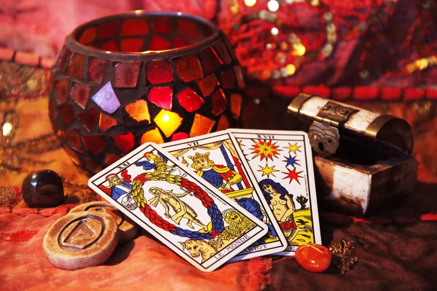 Zdjęcie Czy tarot naprawdę działa? Skuteczność, ograniczenia i praktyczne zastosowania