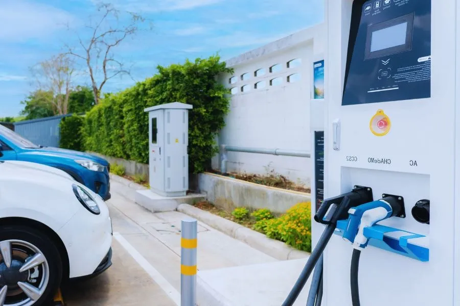 Zdjęcie Ile ładuje się samochód elektryczny? Zaskakujące czasy ładowania!