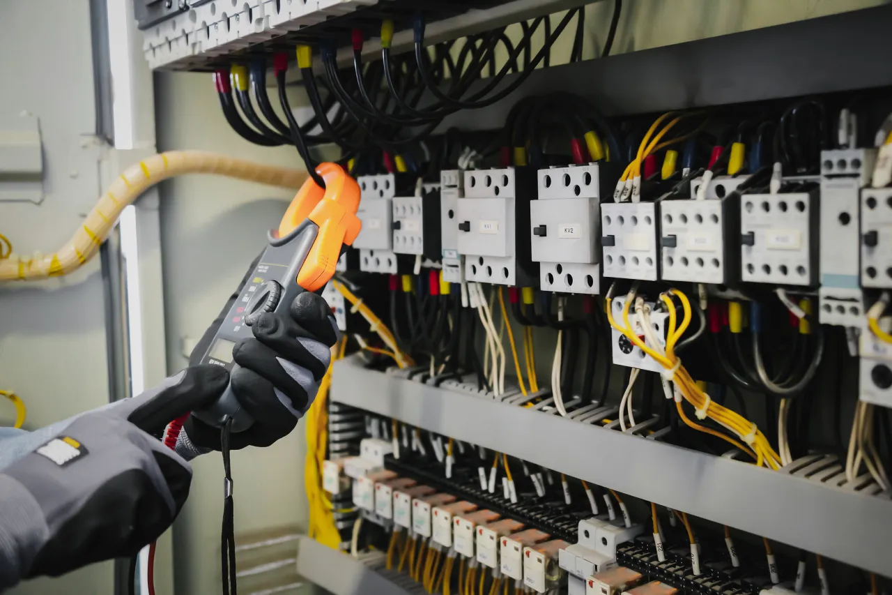Zdjęcie Jak zrobić rozdzielnię elektryczną - krok po kroku dla bezpieczeństwa