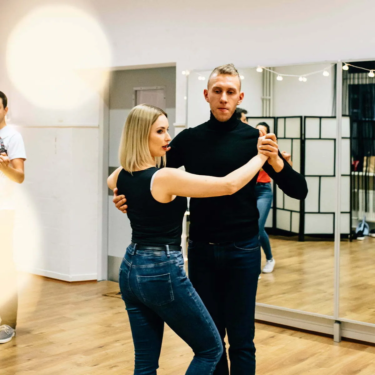 Zdjęcie Czym jest taniec użytkowy? Poznaj jego cechy i zastosowanie