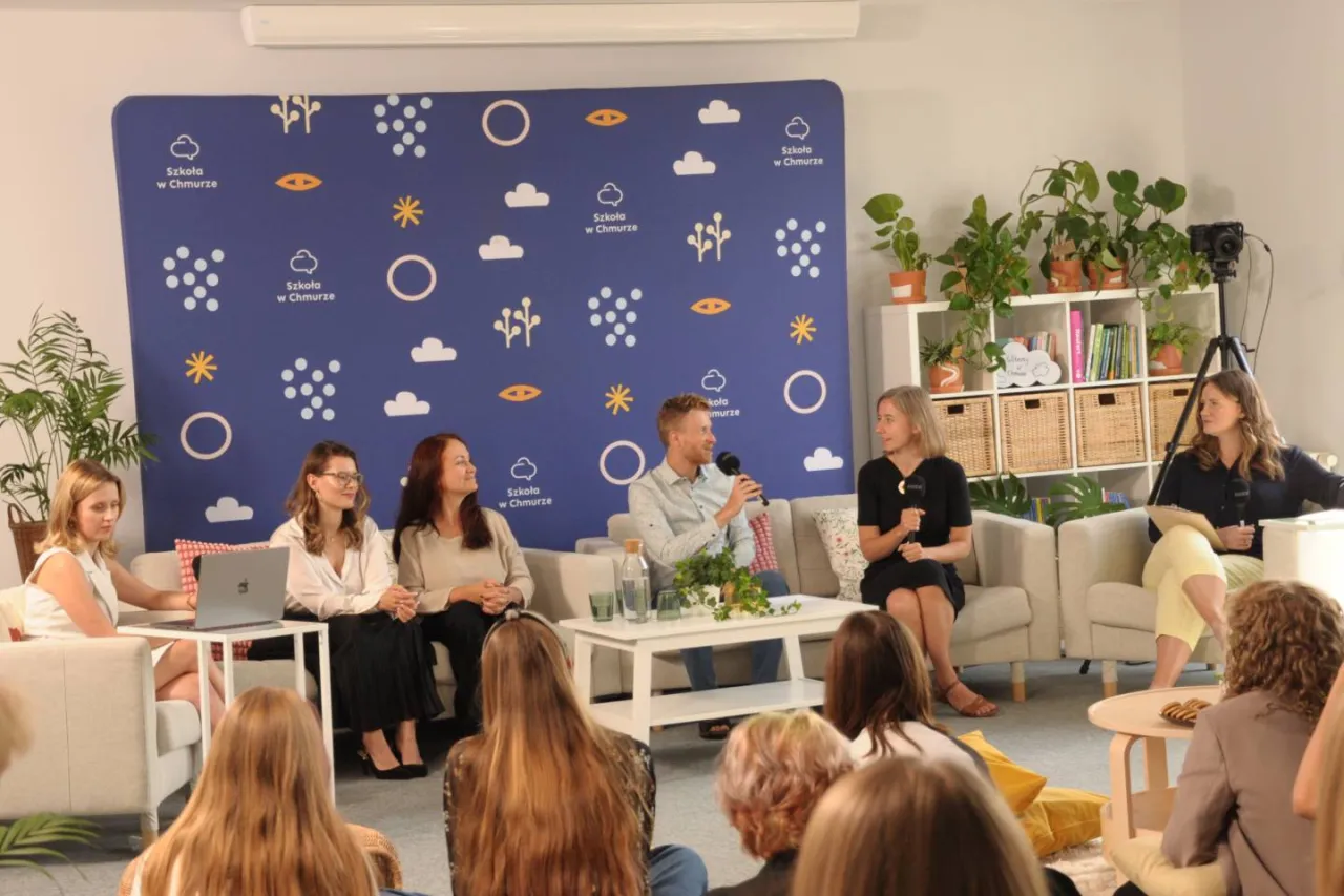 Zdjęcie Czy w szkole w chmurze jest studniówka? Oto, co musisz wiedzieć